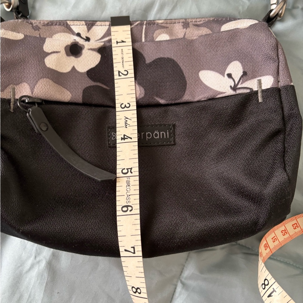 Sherpani Skye crossbody bag - Picture 8 of 10